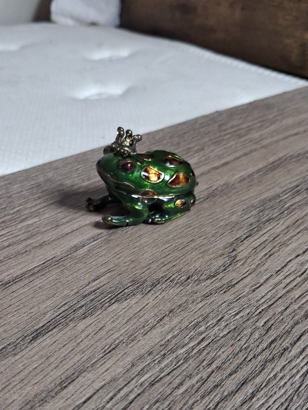 Monet Green Jeweled Frog Trinket Keeper with Gold Crown